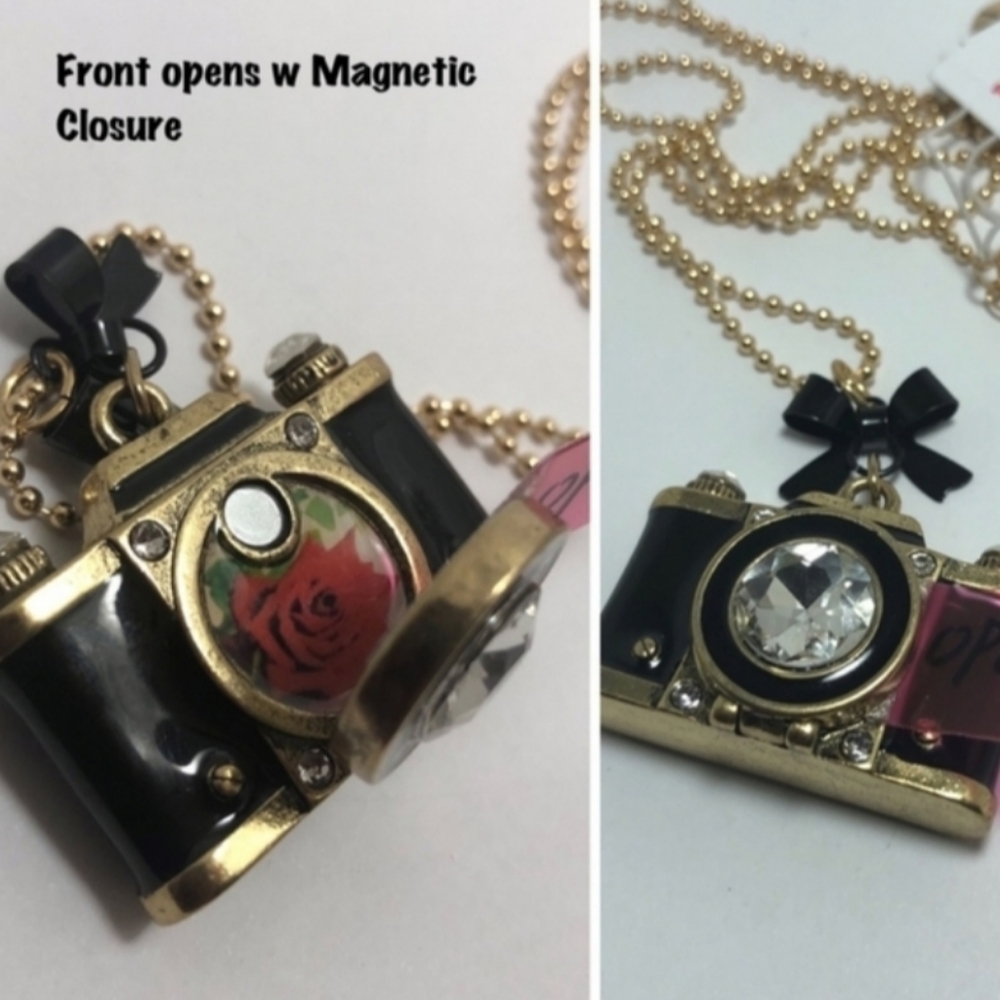 Camera Pendant Necklace - Picture 2 of 2